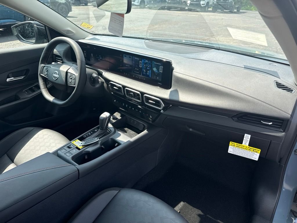 New 2026 Atlantic Gray Metallic / Super Black Two-tone Nissan SR image 18