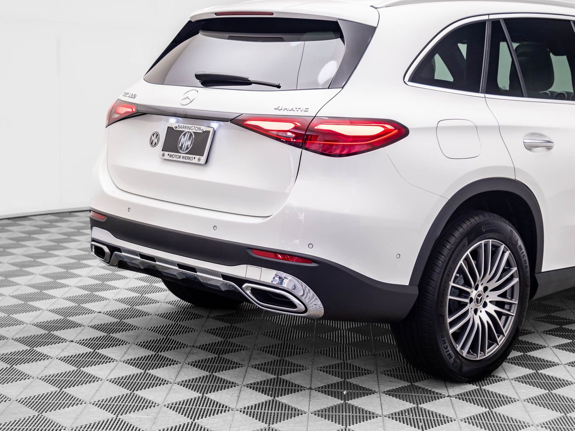 New 2026 Polar White Mercedes-Benz GLC 300 image 28