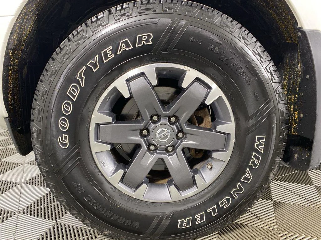 Used 2018 Glacier White Nissan PRO-4X image 10