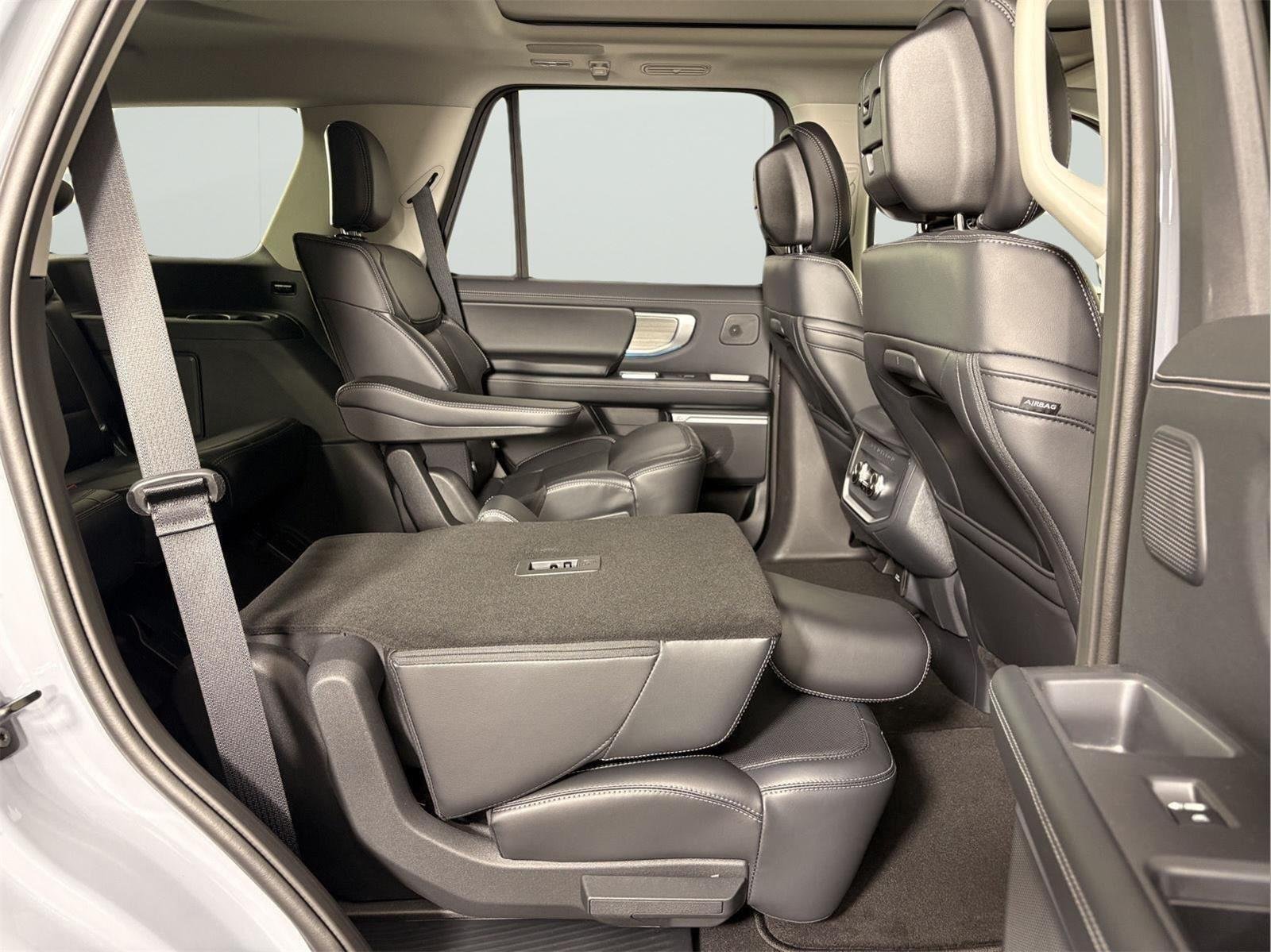 New 2026 Glacier Gray Metallic Tri-Coat Ford Platinum® image 20