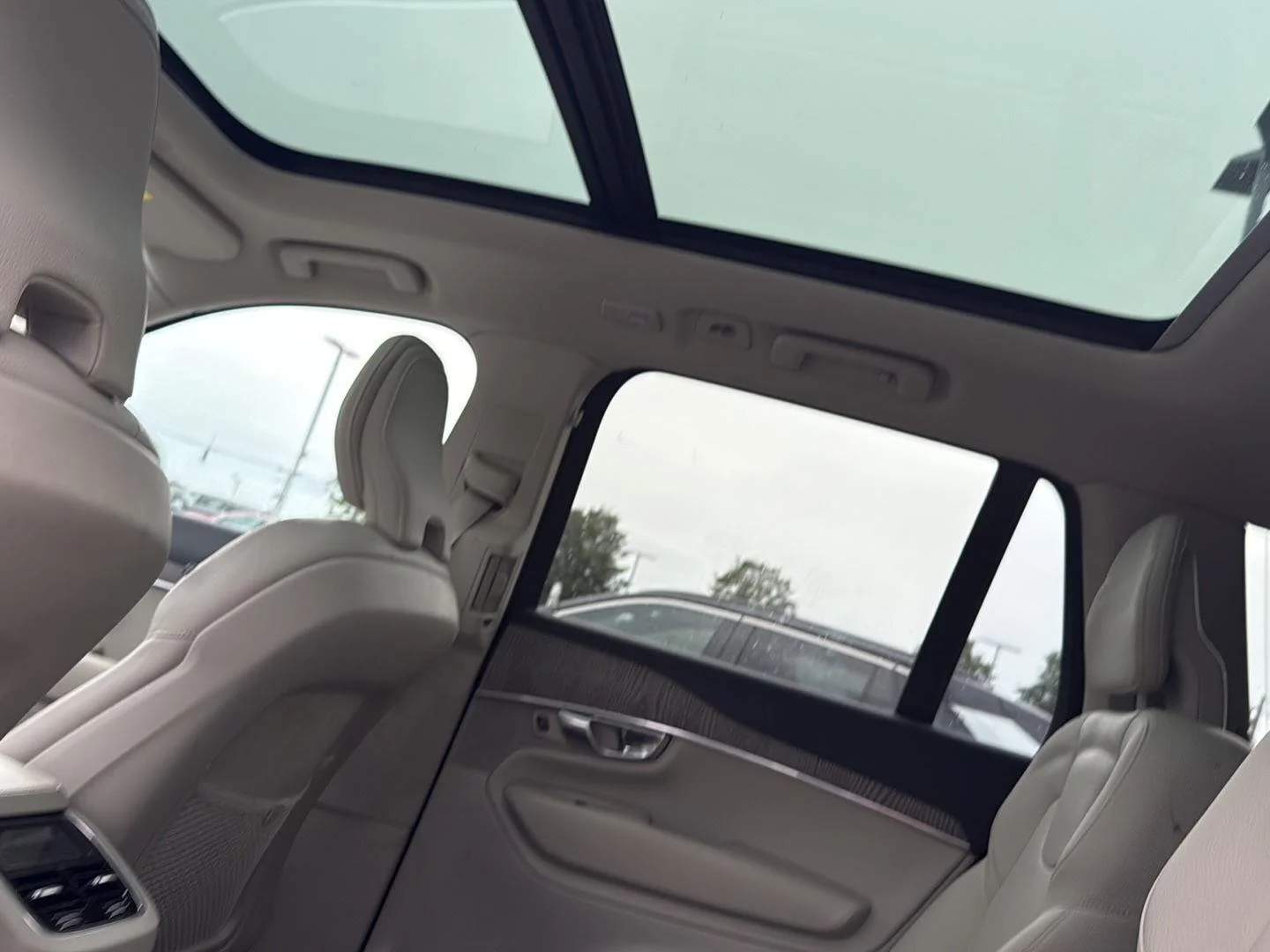 Used 2023 Crystal White Metallic Volvo Plus image 17