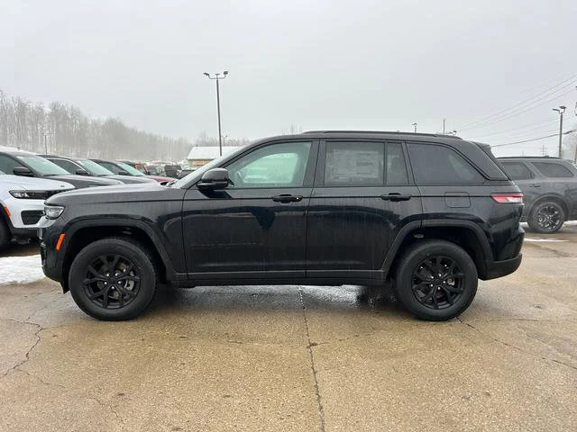 New 2025 Diamond Black Crystal Pearl-Coat Exterior Paint Jeep  image 6