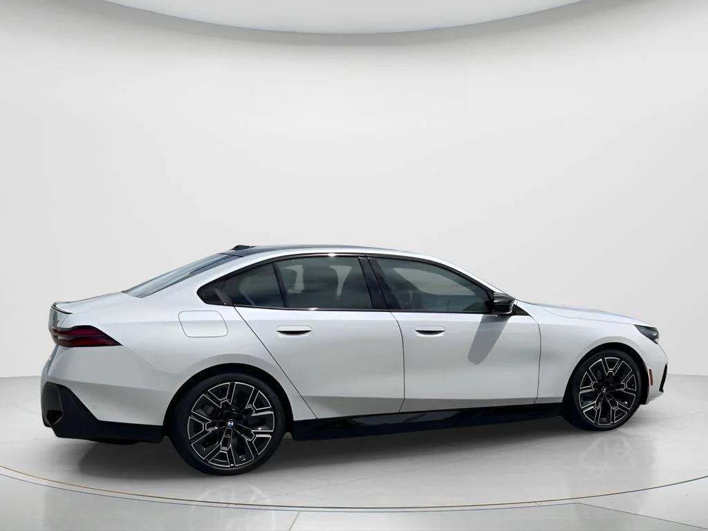 2025 BMW i5 M60 - Photo 8