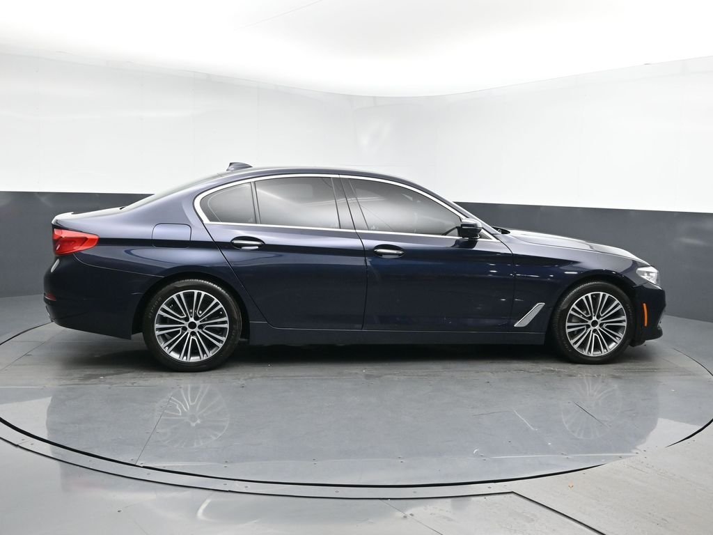Used 2018 Blue BMW 530i xDrive image 3