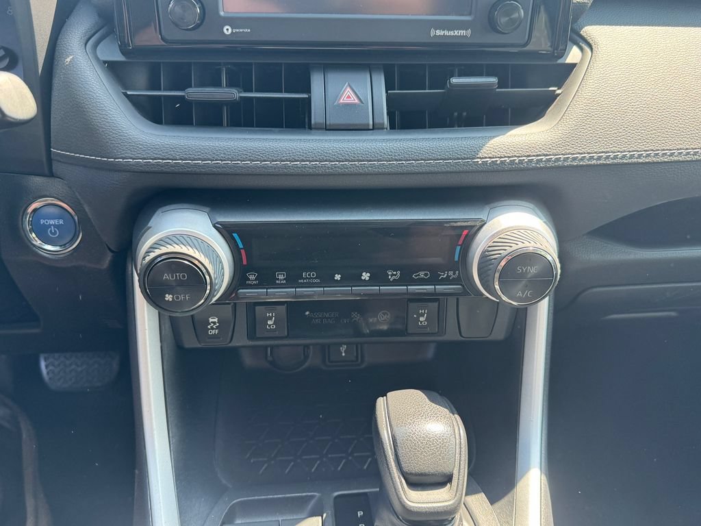 2021 Toyota RAV4 XLE - Photo 18