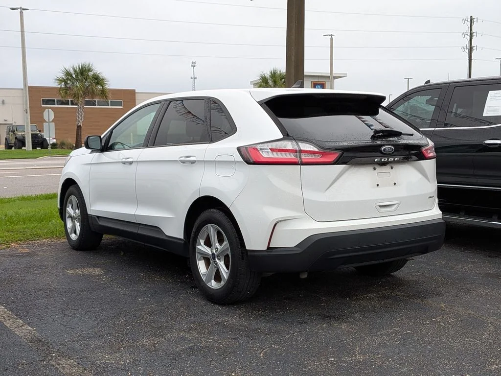 Used 2022 White Ford SE image 2