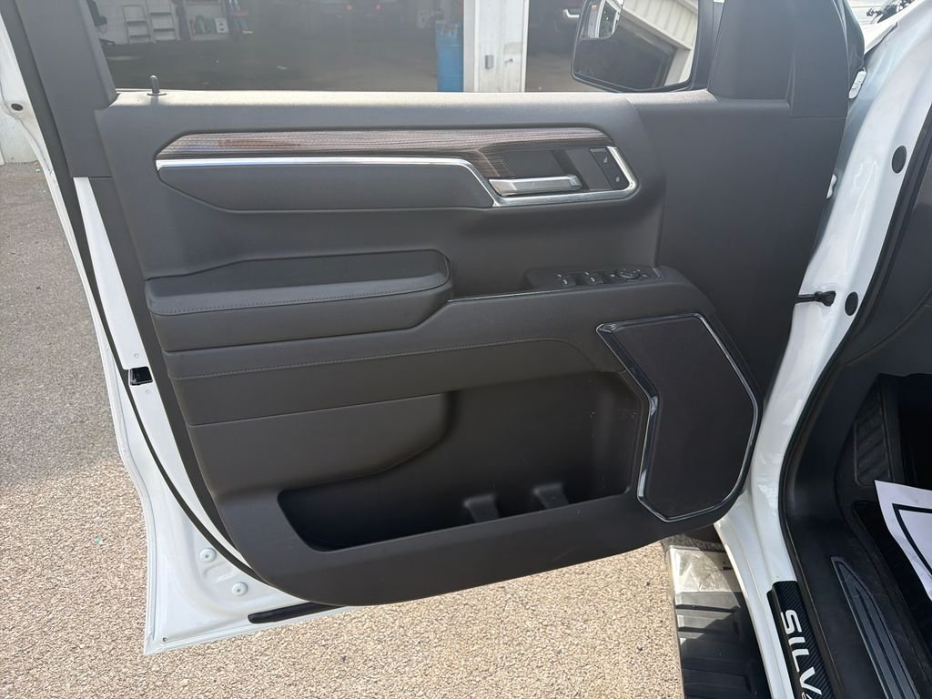 Used 2024 White Chevrolet LT image 12