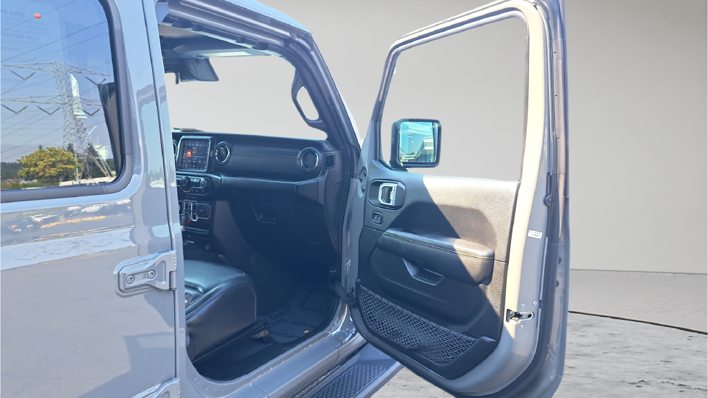 Used 2022 Gray Jeep High Altitude image 15