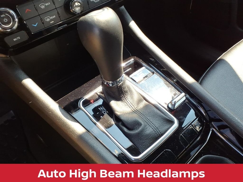 Used 2025 Silver Zynith Metallic Jeep Limited image 5
