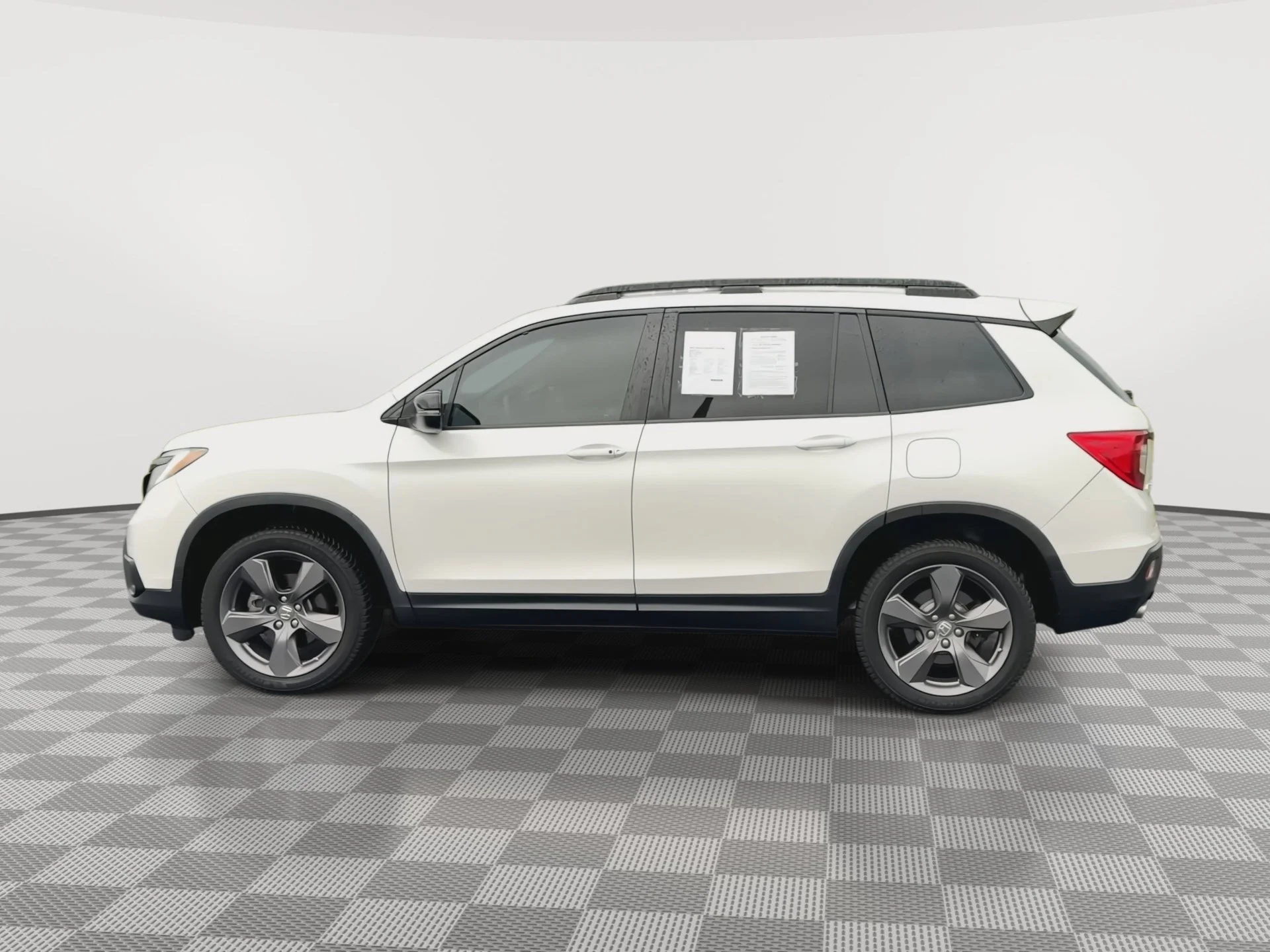 Used 2021 Platinum White Pearl Honda Touring image 5