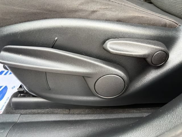 Used 2019  Jeep Latitude image 25