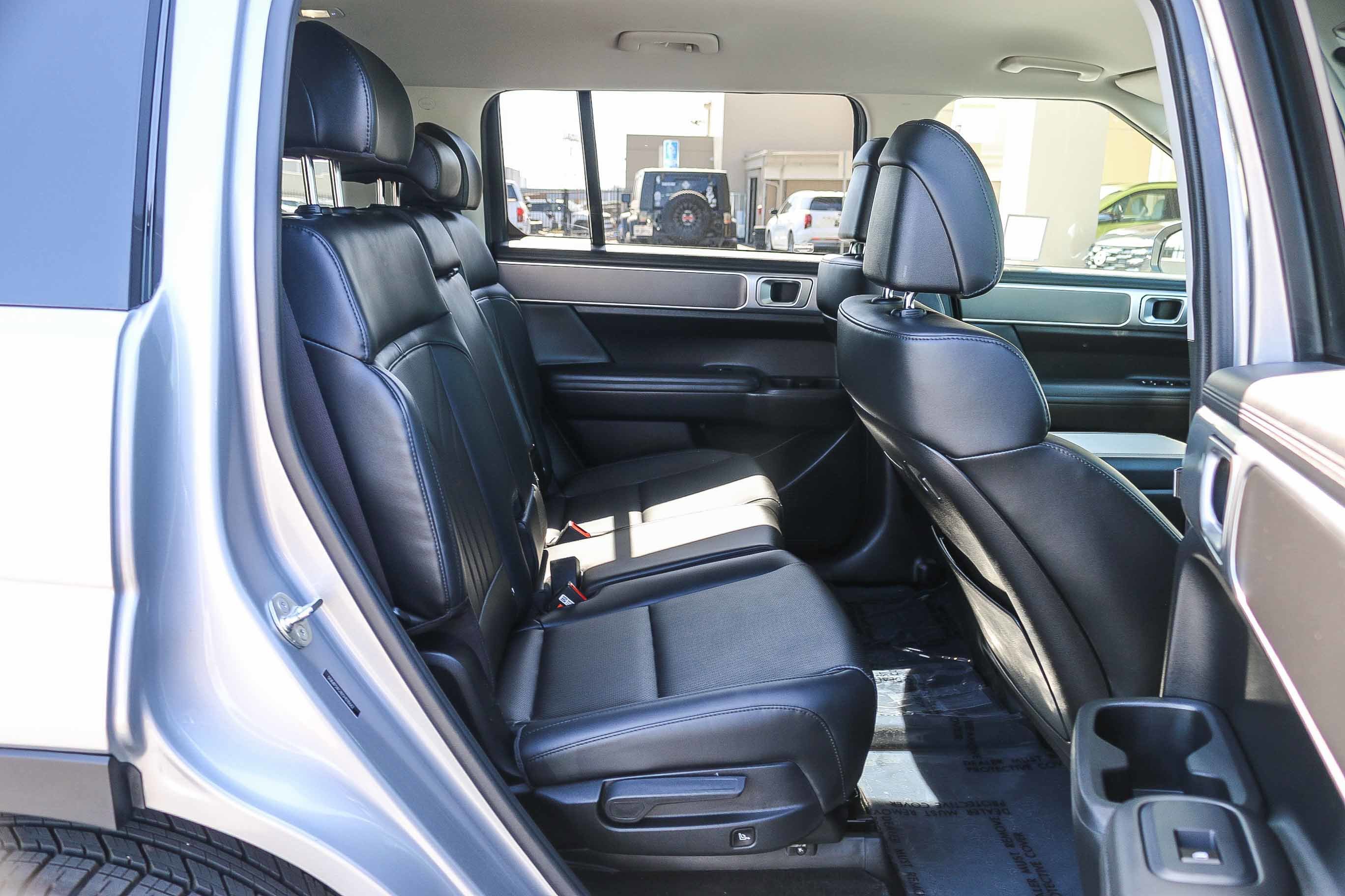 Certified Used 2025 Shimmering Silver Hyundai SEL image 16