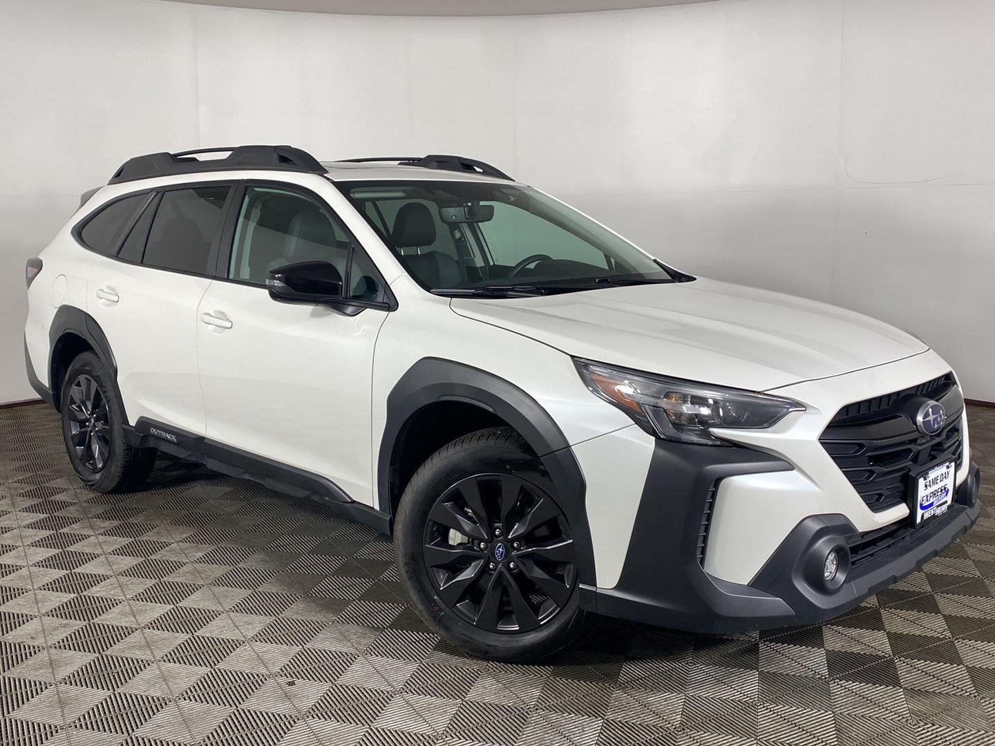 Used 2025 Crystal White Pearl Subaru Onyx Edition image 1