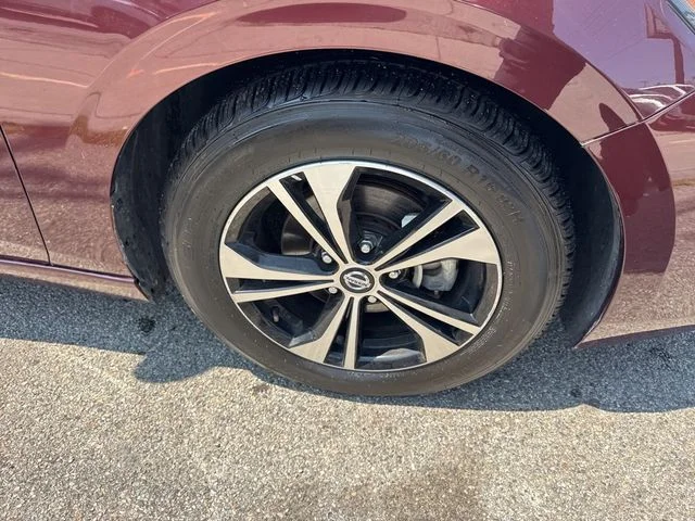 Used 2022 Red Nissan SV image 10