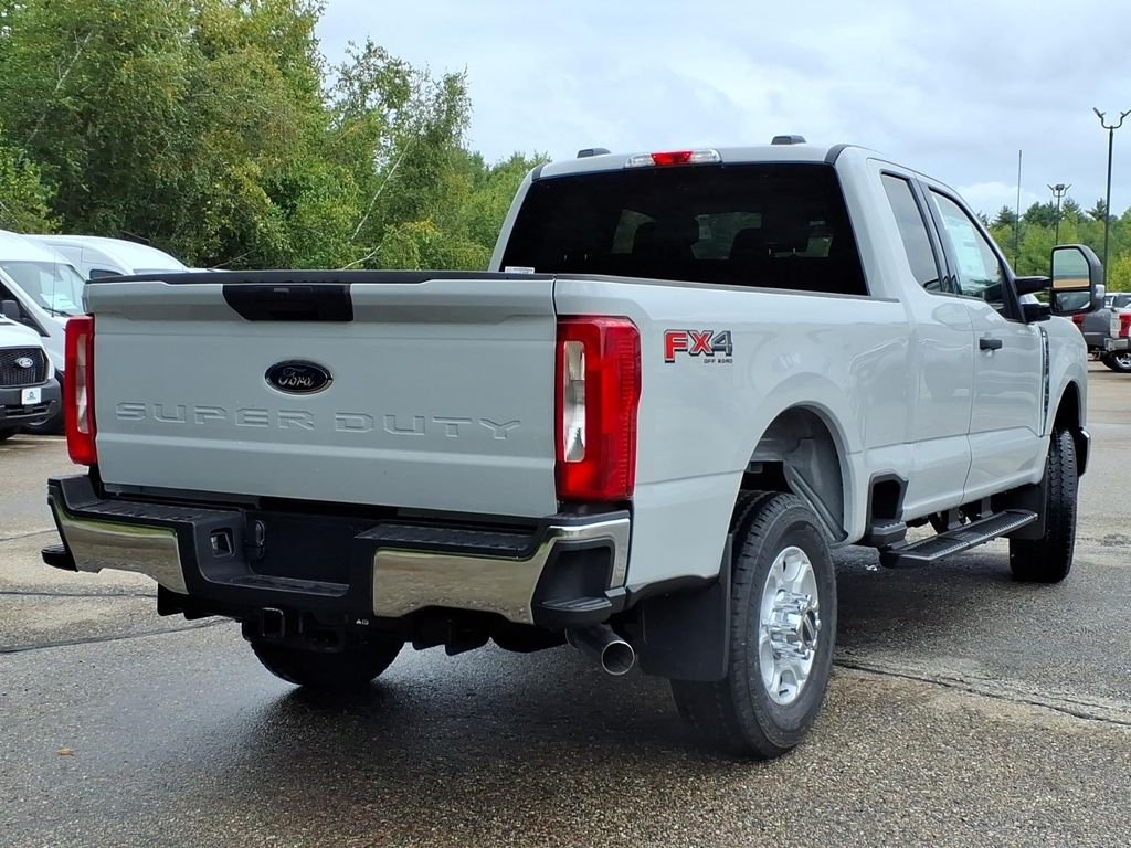 New 2026 Avalanche Ford F-350® XLT image 5