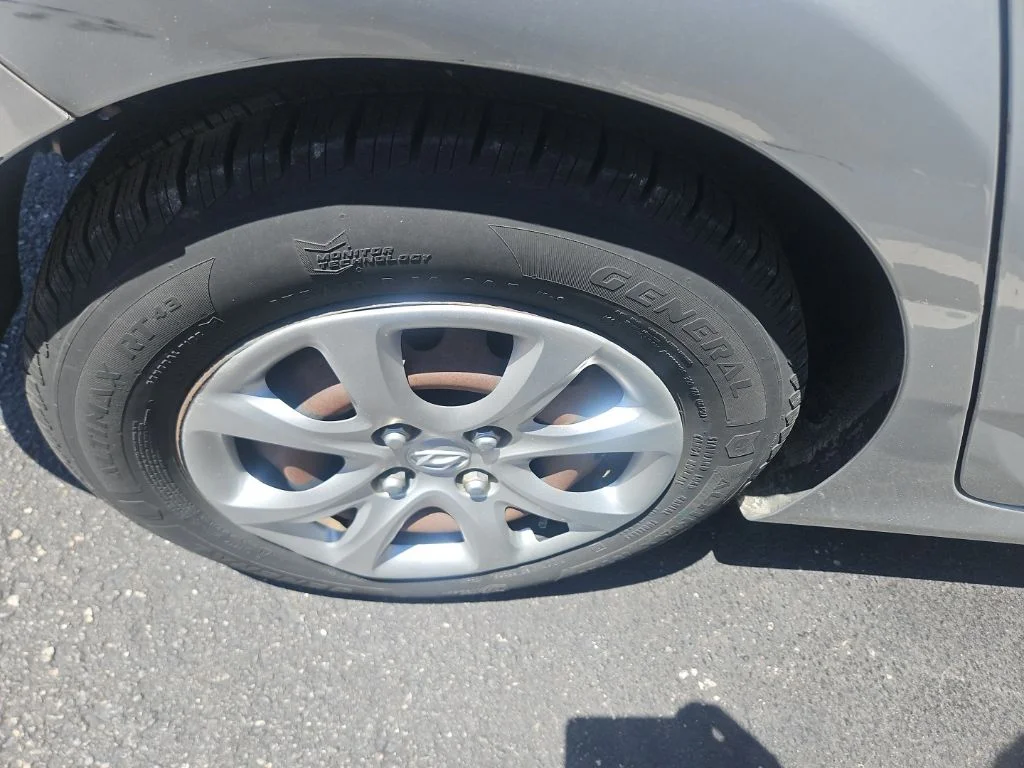 Used 2014 Silver Hyundai GS image 18