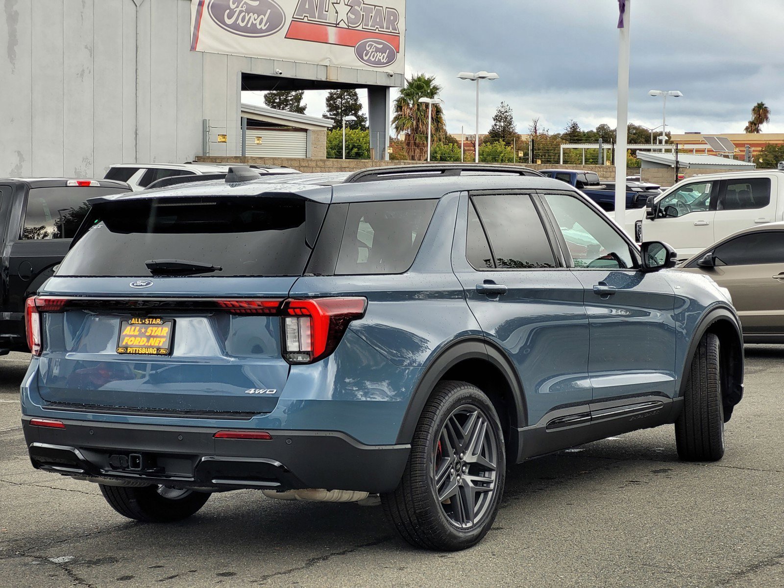 2025 Ford Explorer ST-Line photo 3