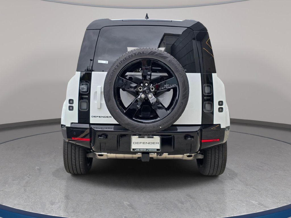 New 2026 Fuji White LAND ROVER X-Dynamic SE image 6