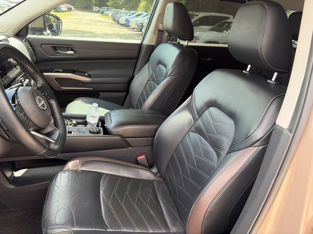 Used 2023 Beige Nissan Platinum image 31