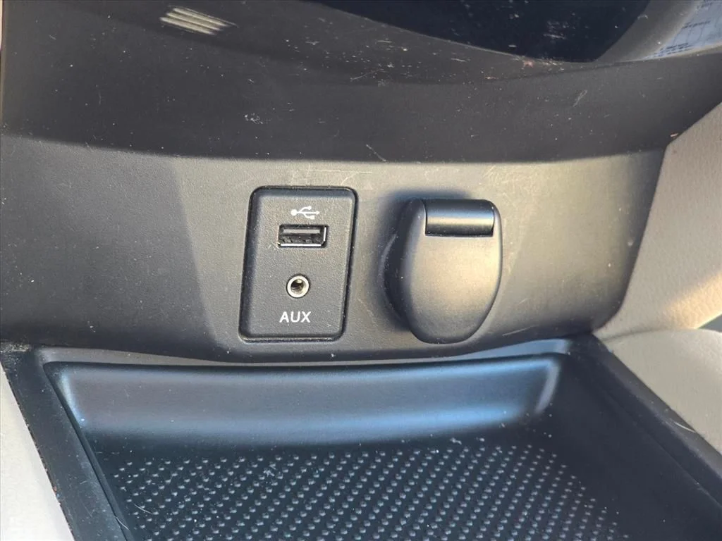 Used 2015 Red Nissan SL image 20