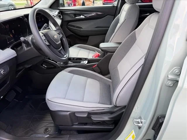 Used 2025 Green Chevrolet LT image 9