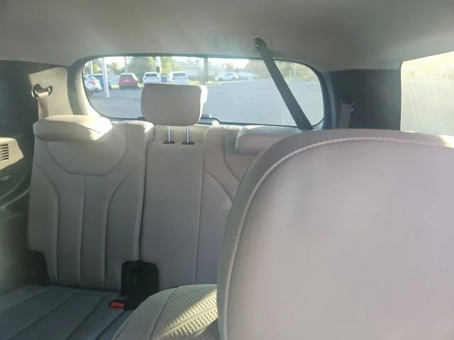 Used 2025 White Hyundai SEL image 10