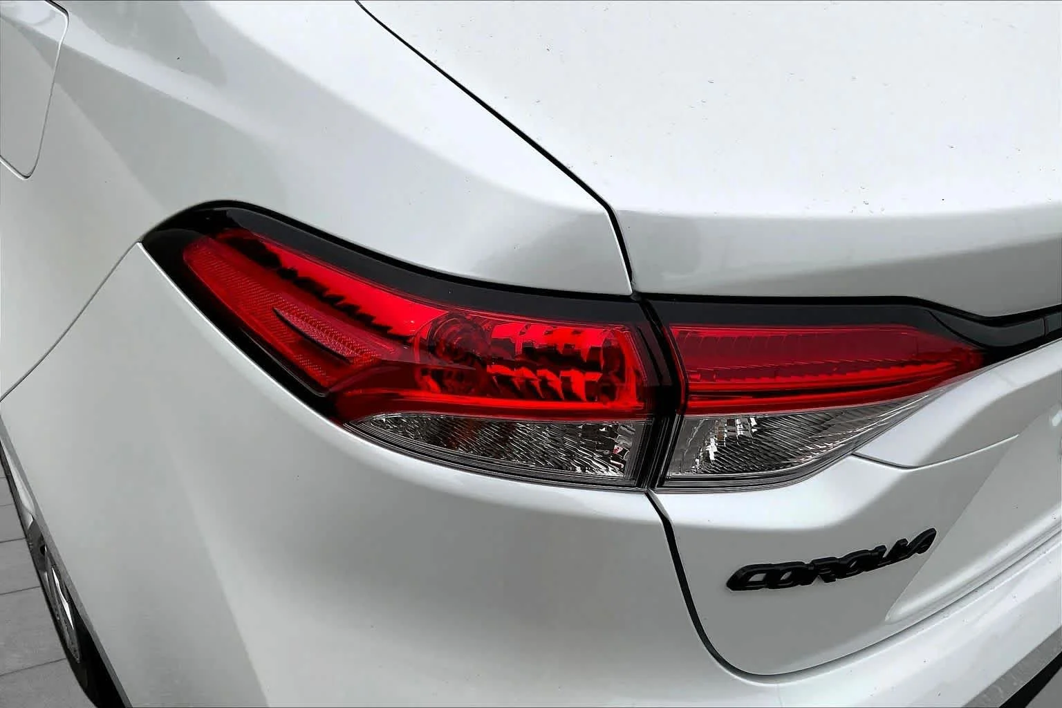 New 2027 Wind Chill Pearl Toyota LE image 14