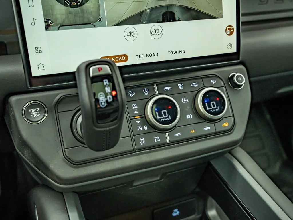 New 2026 Santorini Black Land Rover X-Dynamic SE image 27