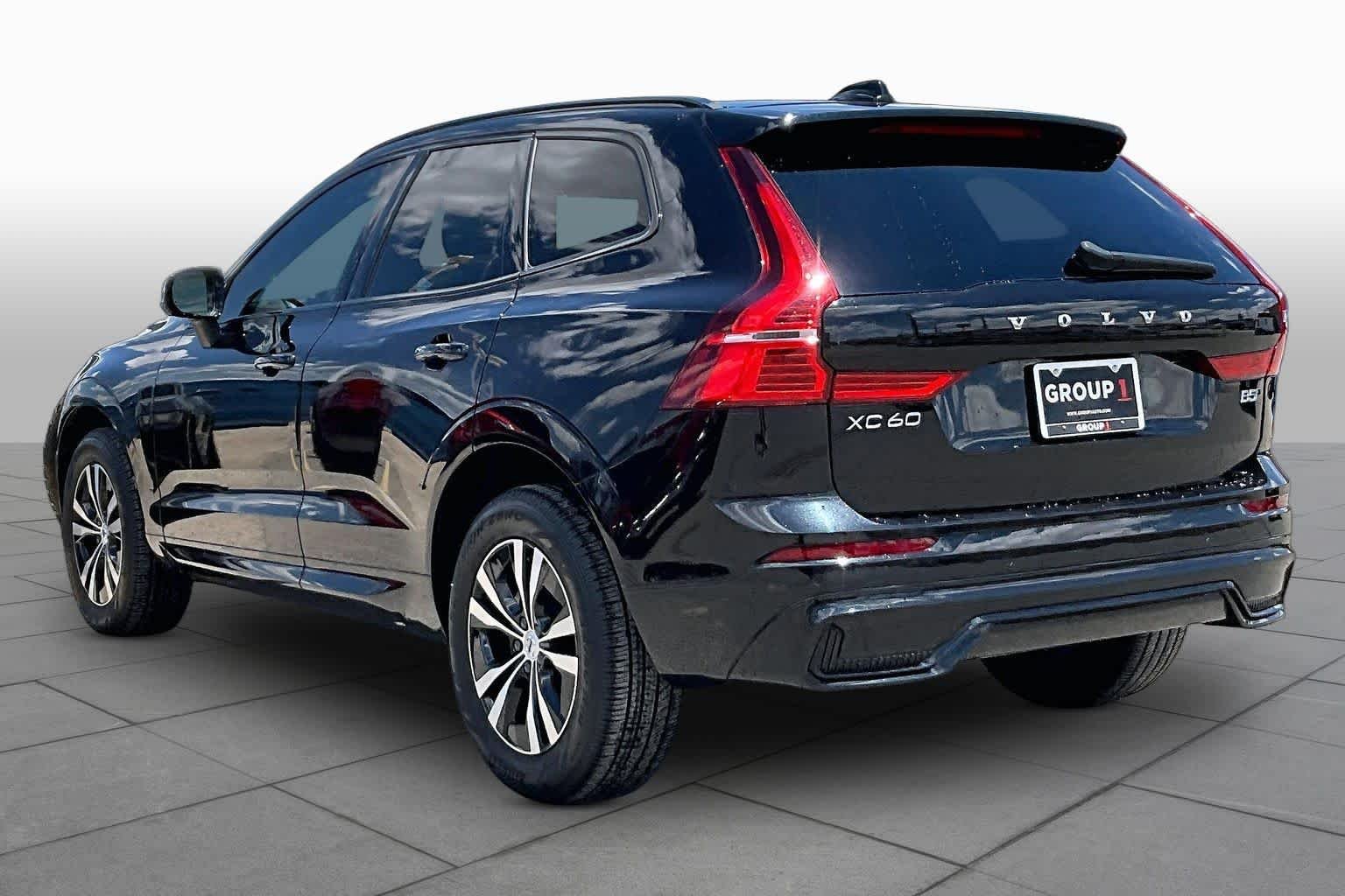 Used 2024 Onyx Black Metallic Volvo Core Dark Theme image 12