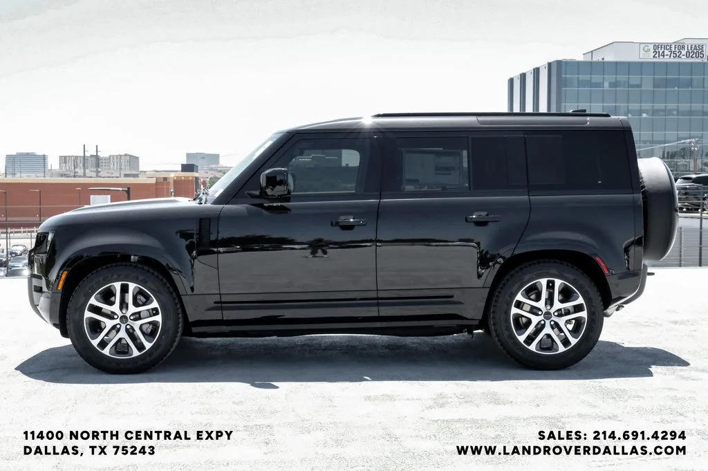 New 2026 Santorini Black Metallic Land Rover X-Dynamic SE image 9