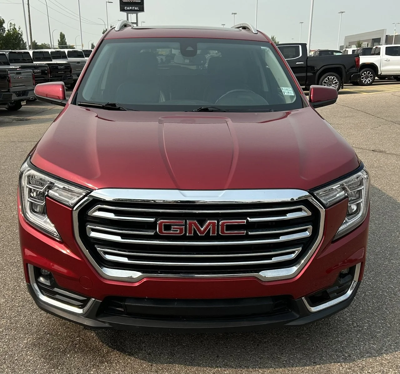 Used 2022 Red GMC SLT AWD image 8