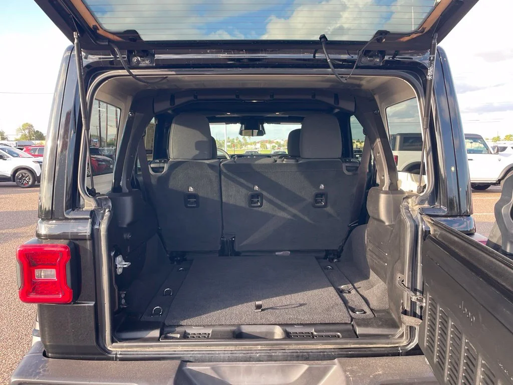 Used 2025 Black Jeep Sahara image 5