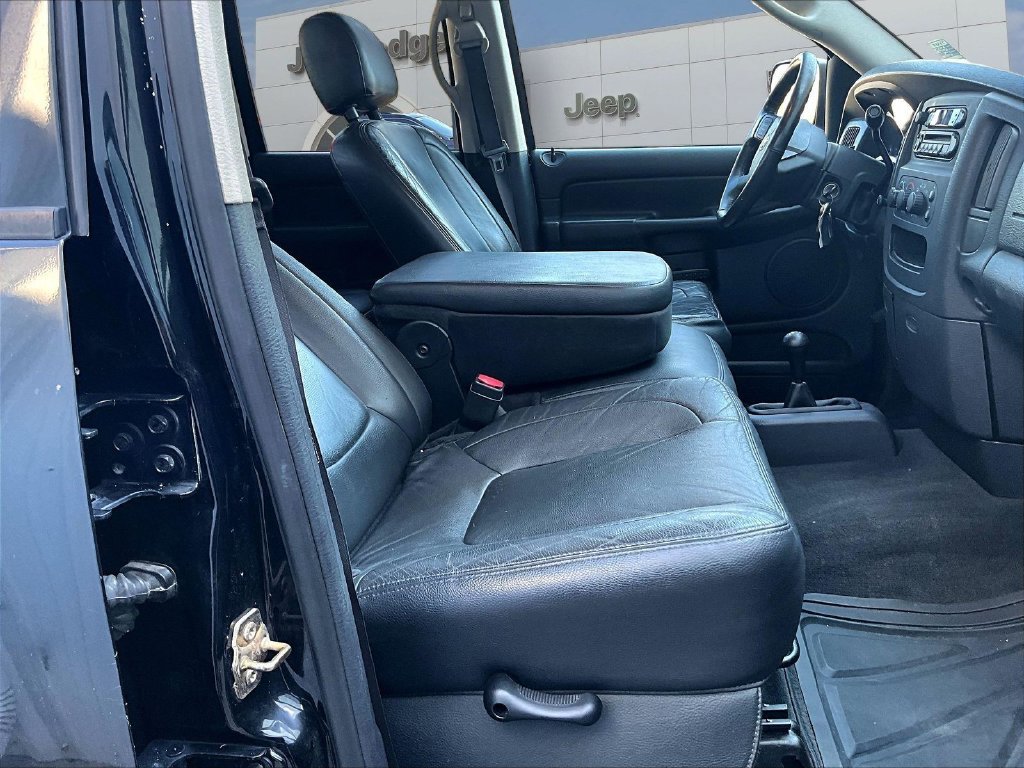 Used 2004 Black Dodge SLT image 32