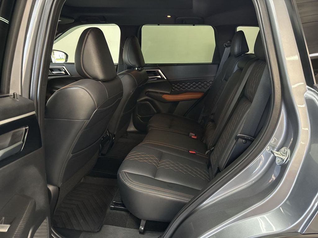 Used 2024  Mitsubishi SEL image 16