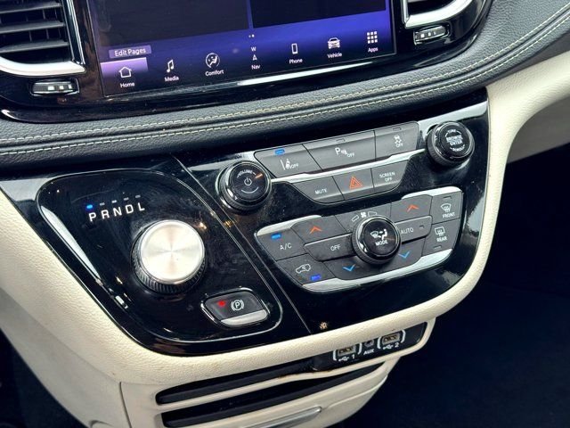 Used 2024 White Chrysler Select image 29