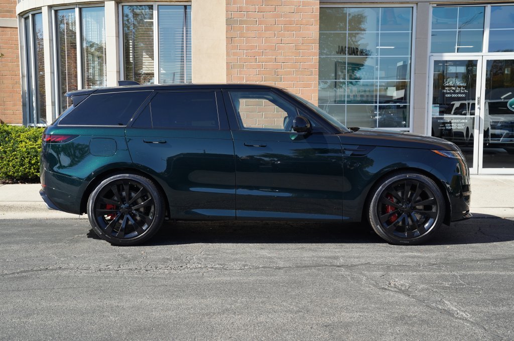 New 2027 British Racing Green Land Rover Dynamic SE image 7