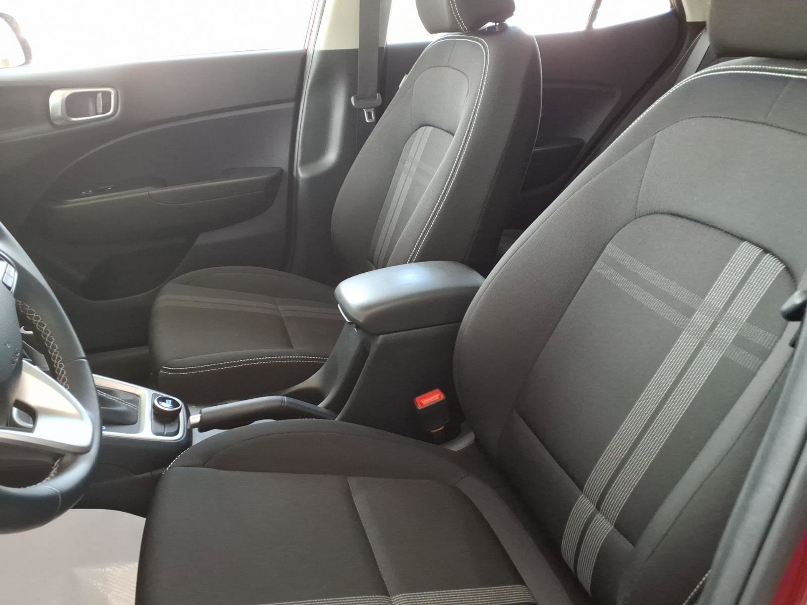 2025 Hyundai Venue SEL - Photo 9