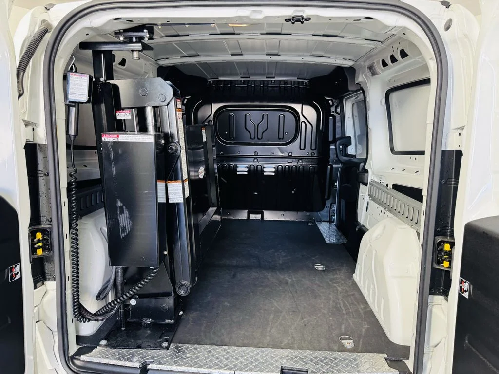 Used 2022 White Ram Base image 19