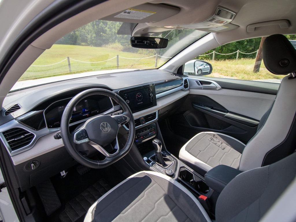 2025 Volkswagen Taos SE - Photo 6