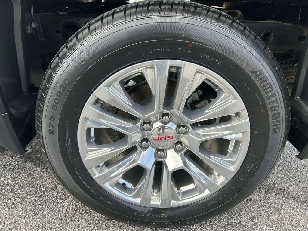 Used 2022 White Frost Tricoat GMC Denali image 11