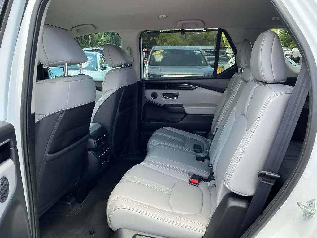 Used 2023 White Honda EX-L image 32