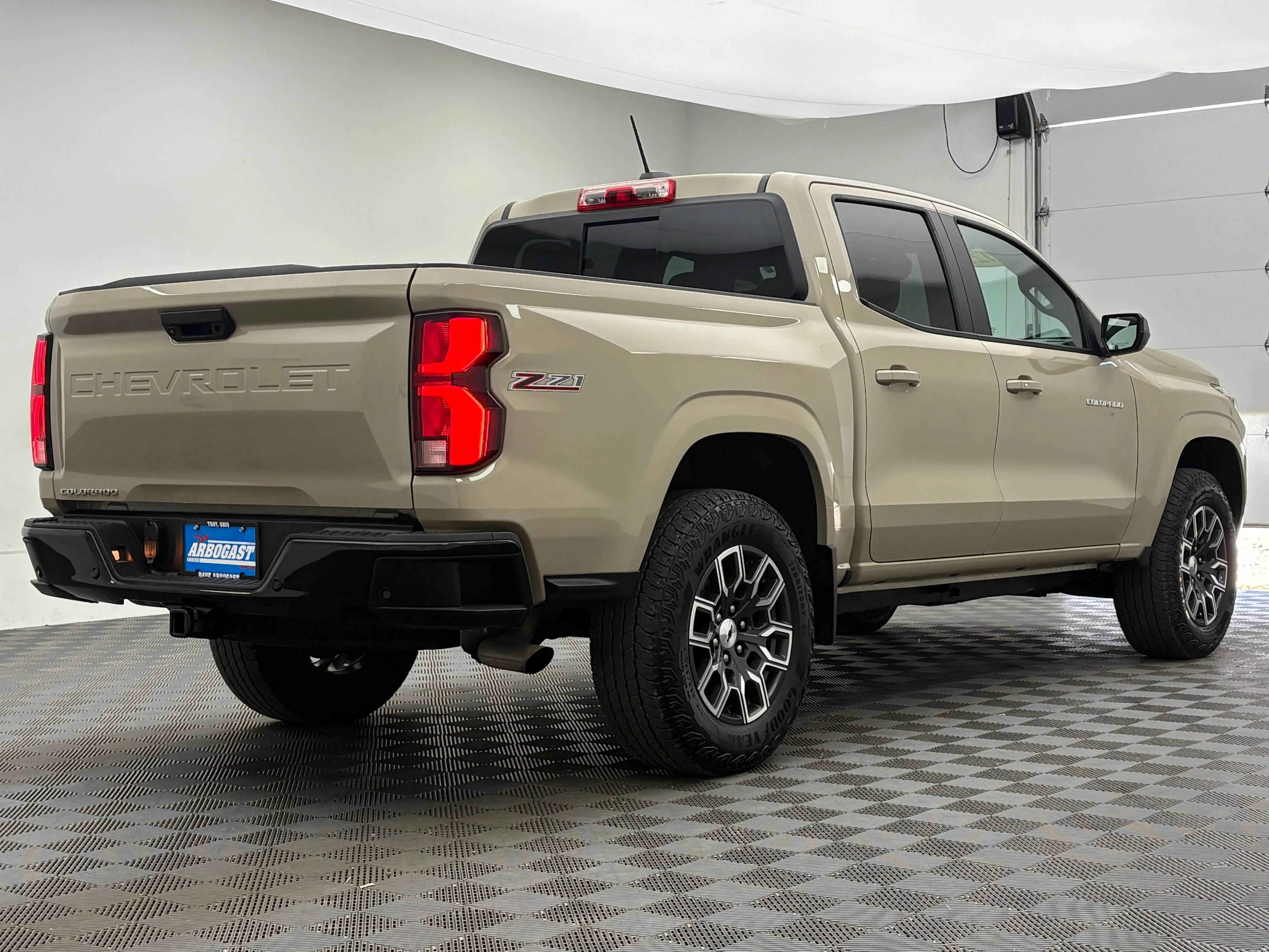 Used 2023 Sand Dune Metallic Chevrolet Z71 image 7