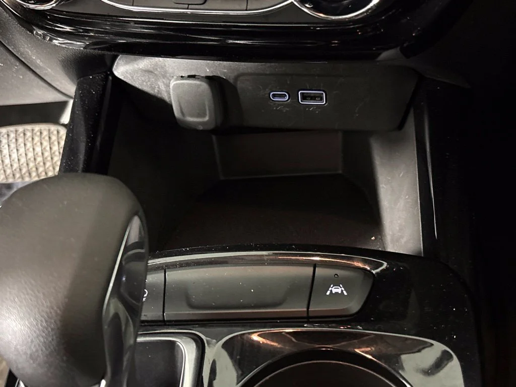 Used 2025 White Chevrolet LT image 37