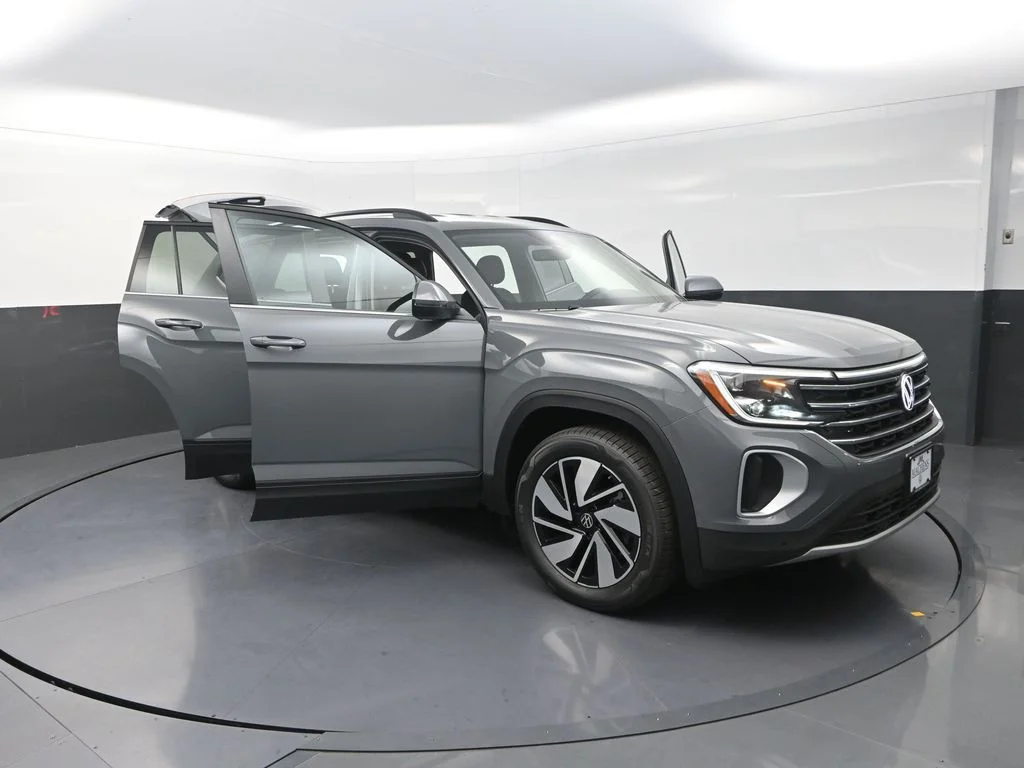 New 2026  Volkswagen SE w/Technology image 30