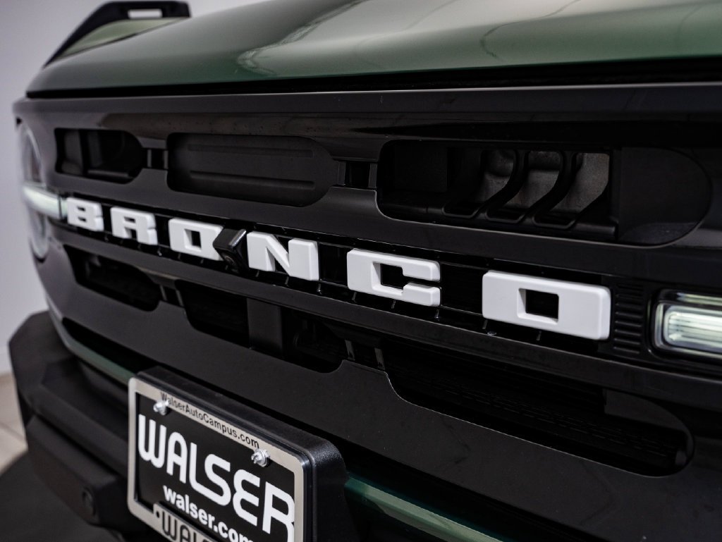 Used 2023 Eruption Green Metallic Ford Outer Banks image 3
