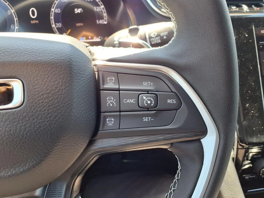 New 2026 Velvet Red Pearl-Coat Exterior Paint Jeep Laredo image 14