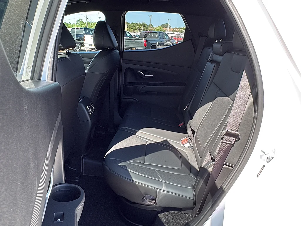 Used 2025 Atlas White Hyundai  image 15