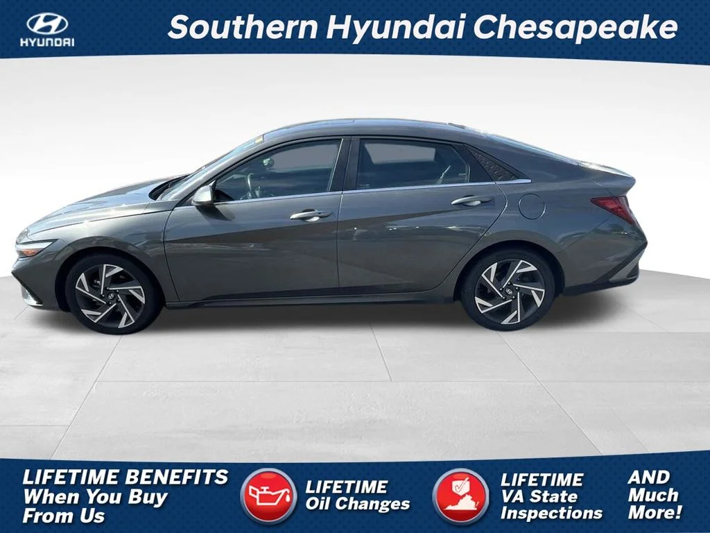 Used 2025 Gray Hyundai SEL Convenience image 1