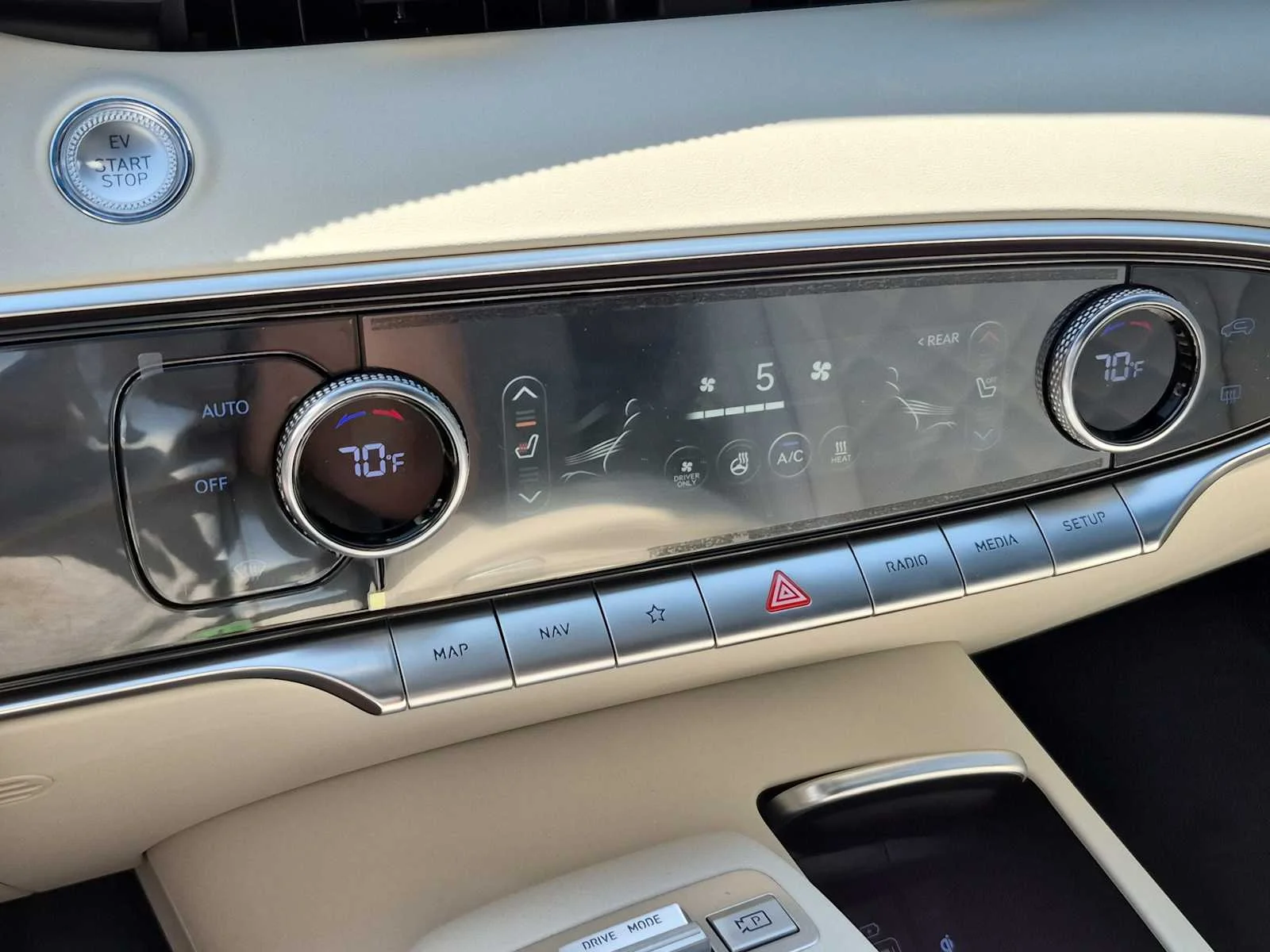 2025 GENESIS GV70 Advanced - Photo 12