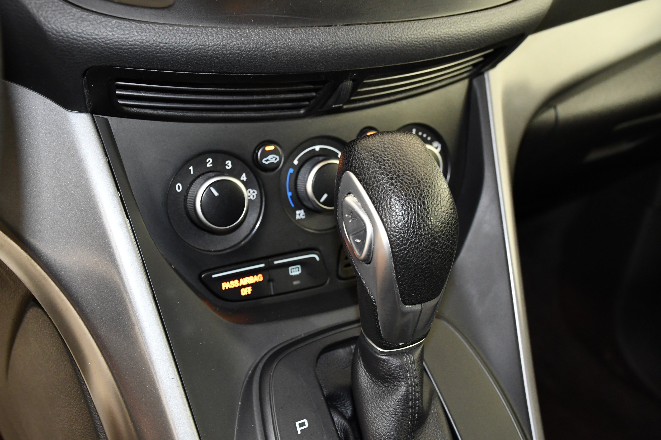 Used 2015 Ruby Red Metallic Ford SE image 30